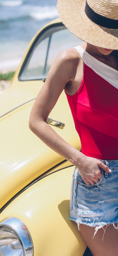 Fond d'écran iPhone Summer Girl With Yellow Car Hat