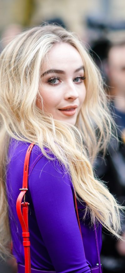 Fond d'écran iPhone Sabrina Carpenter Nina Ricci 2018 5k