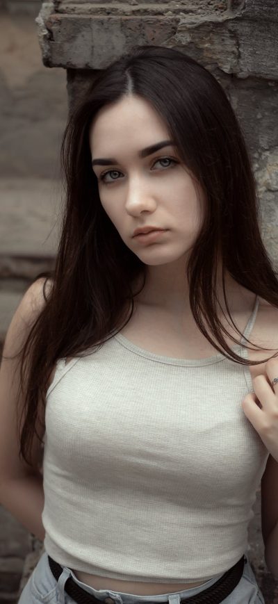Fond d'écran iPhone Beautiful Girl In White Tank Top