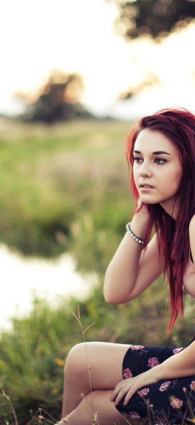 Fond d'écran iPhone Redhead Girl Outdoors 4k