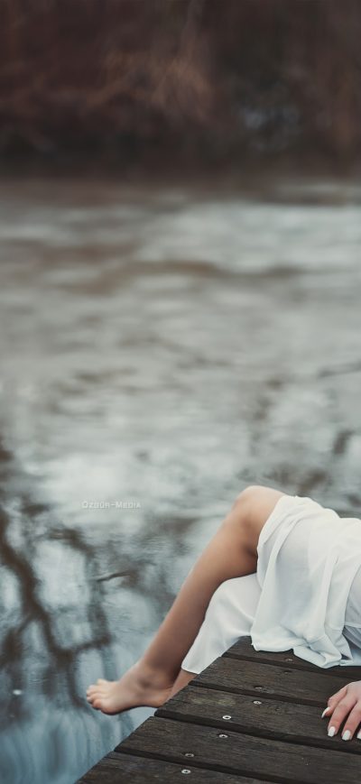 Fond d'écran iPhone Girl Pier Side White Dress 4k