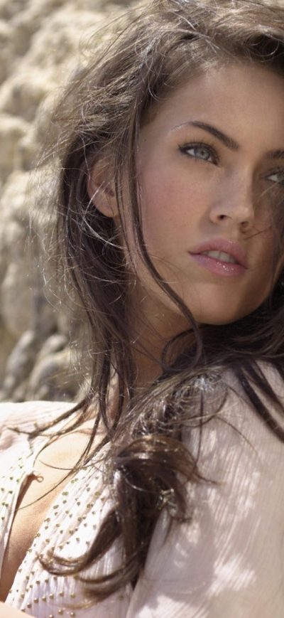 Fond d'écran iPhone Megan Fox Outdoor Photoshoot