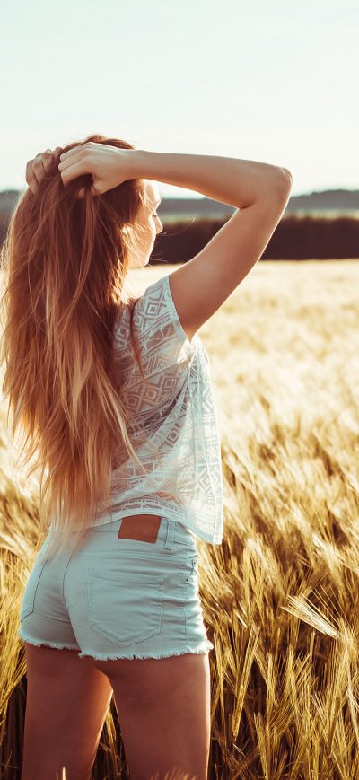 Fond d'écran iPhone Long Hair Girl In Field