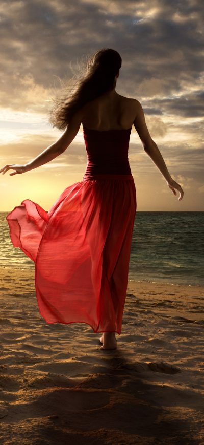 Fond d'écran iPhone Women Beach Sand Walking Red Dress