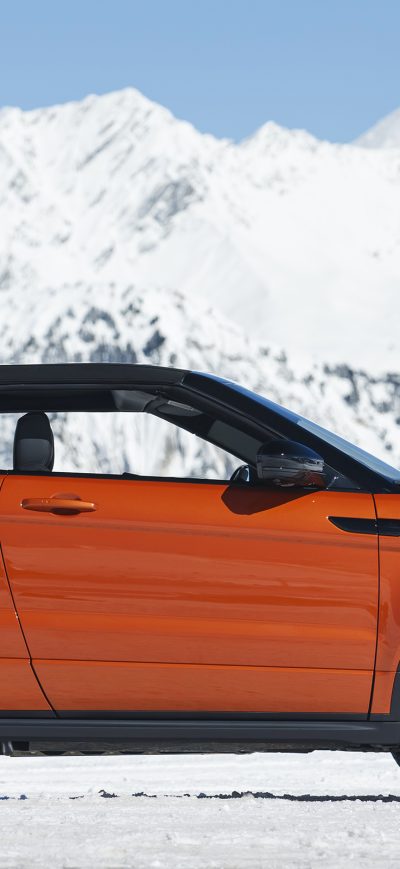 Fond d'écran iPhone Range Rover Convertible In Snow Mountains