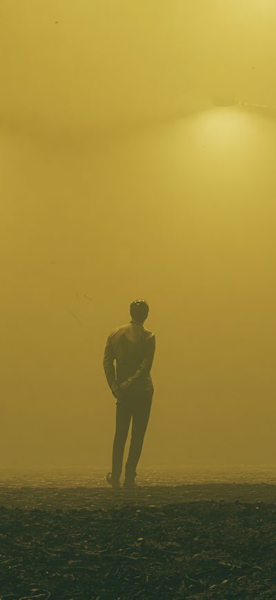 Fond d'écran iPhone Alone Boy In Parking Lot 4k