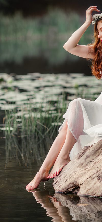 Fond d'écran iPhone White Dress Girl Pond Side
