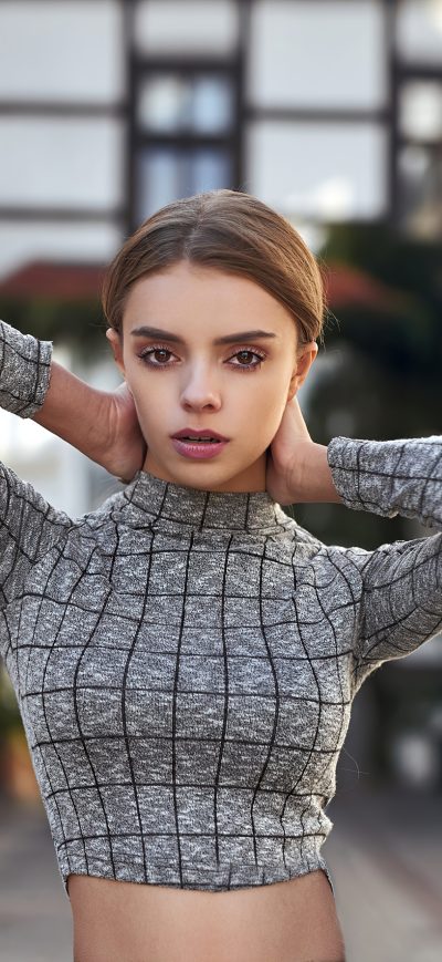 Fond d'écran iPhone Casual Clothing Arms Behind Head 4k