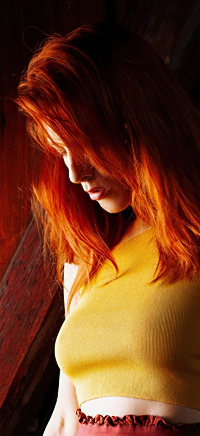 Fond d'écran iPhone Redhead Girl Morning Sunbeams 4k