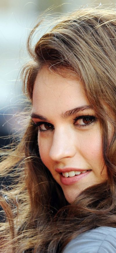 Fond d'écran iPhone Lily James Cute