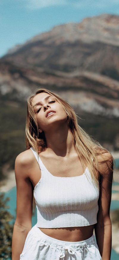 Fond d'écran iPhone Blonde Women Closed Eyes 4k