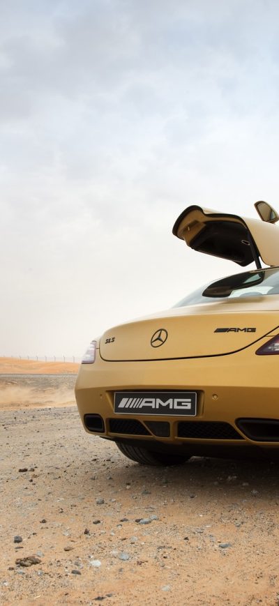 Fond d'écran iPhone Mercedes Benz in Desert