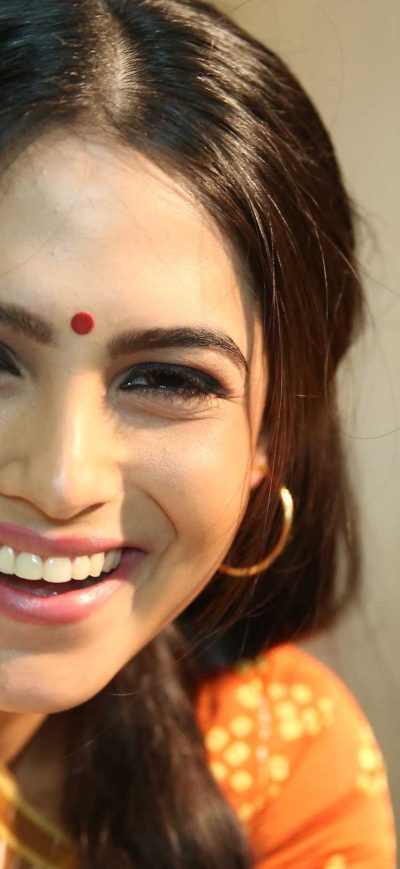Fond d'écran Naina Ganguly sur iPhone