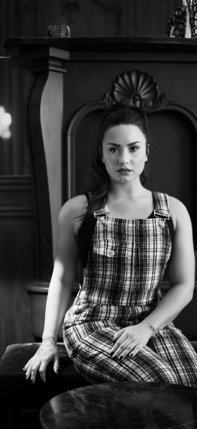 Fond d'écran iPhone Demi Lovato Monochrome 2018