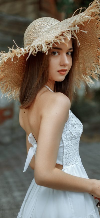 Fond d'écran iPhone Brunette Girl In White Hat