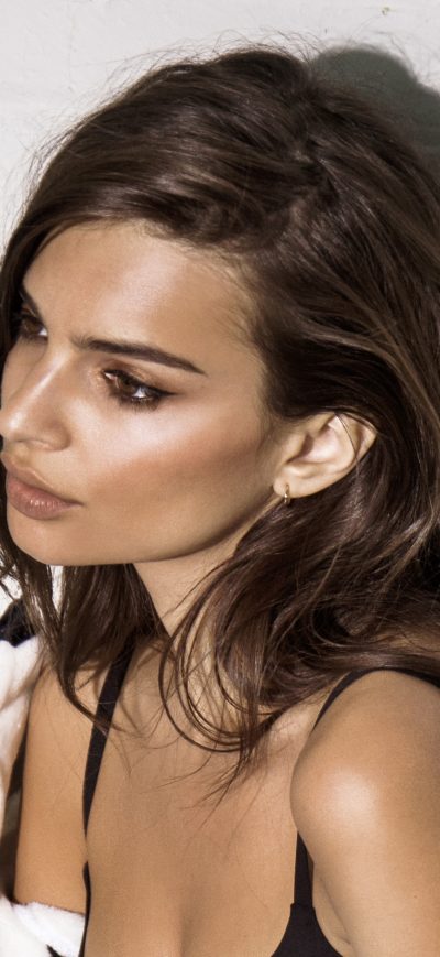 Fond d'écran iPhone Emily Ratajkowski DKNY 4k