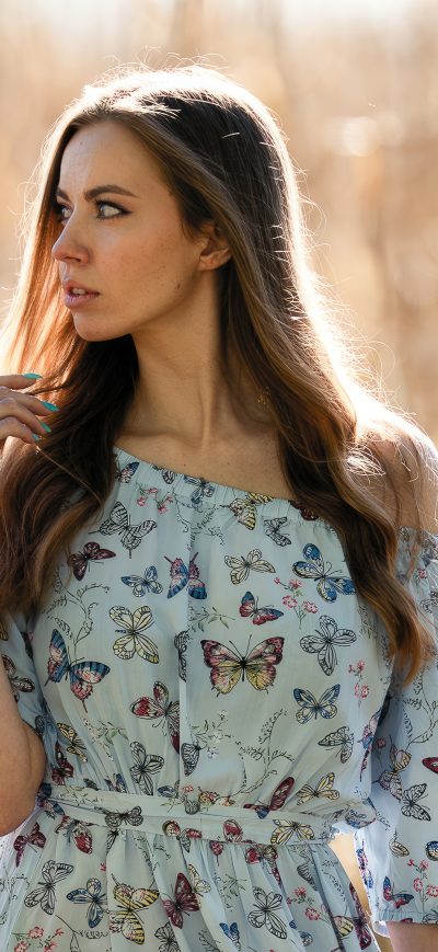 Fond d'écran iPhone Girl In Butterfly Long Dress
