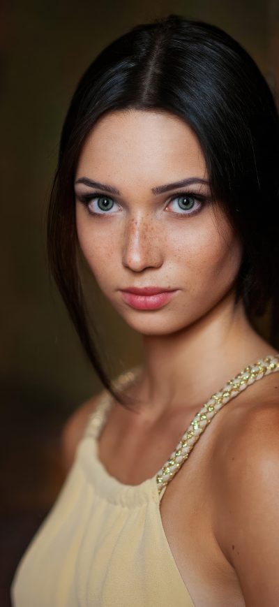 Fond d'écran iPhone Mariya Volokh Blue Eyes Dark Hair
