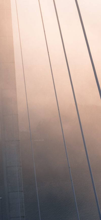Fond d'écran iPhone Suspension Bridge View From Top Evening Fog 4k