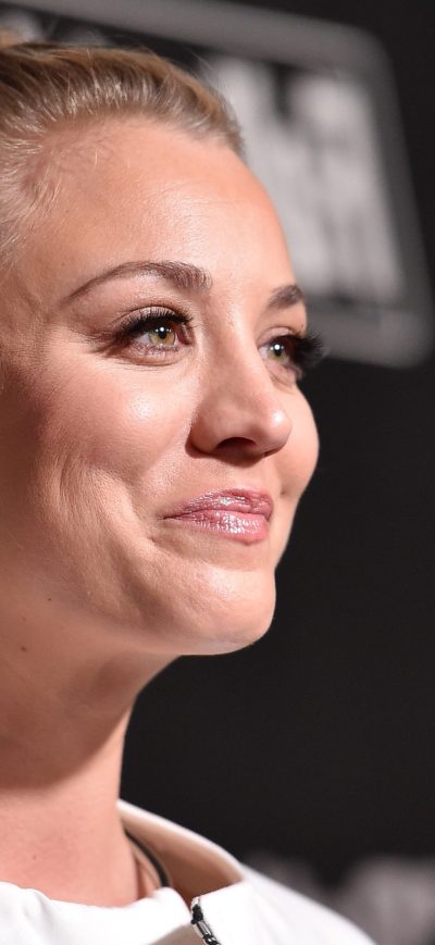 Fond d'écran iPhone 2016 Kaley Cuoco