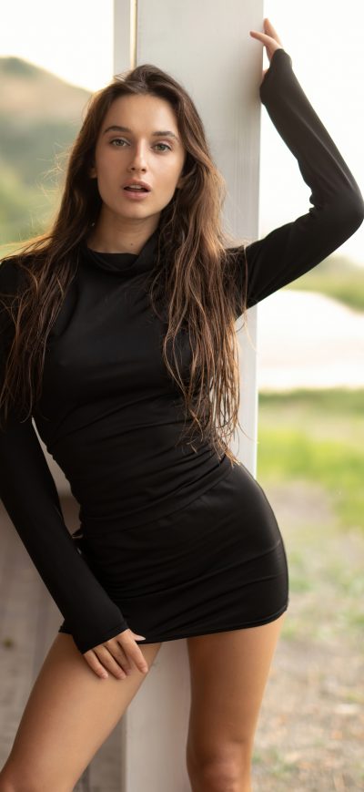 Fond d'écran iPhone Black Dress Model Depth Of Field 4k