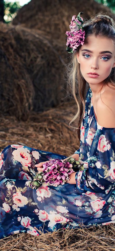 Fond d'écran iPhone Blue Eyes Brunette Girl With Flower On Head 4k