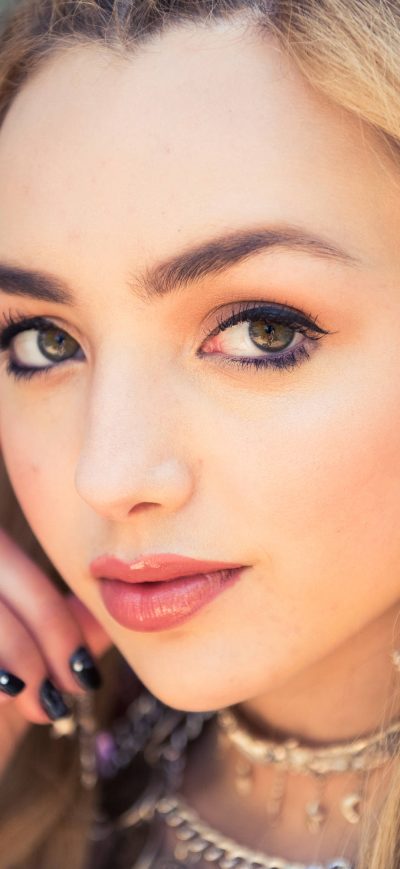 Fond d'écran iPhone Peyton List HD