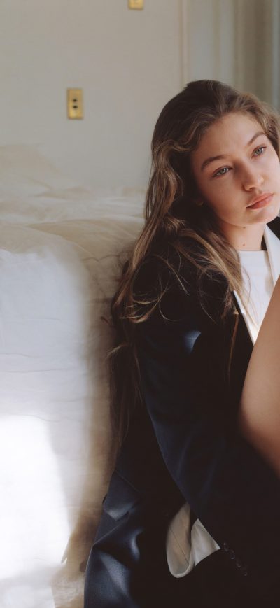 Fond d'écran iPhone Gigi Hadid British Vogue 2020 4k