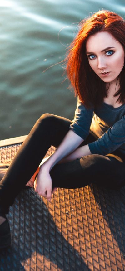 Fond d'écran iPhone Redhead Girl Blue Eyes