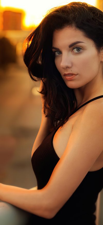 Fond d'écran iPhone Summer Breeze Sunset Black Dress 4k