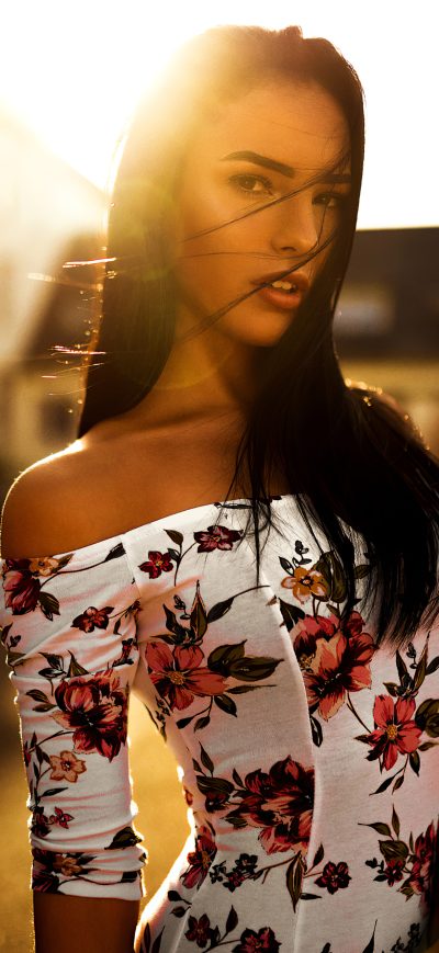 Fond d'écran iPhone Tanned Girl Black Hair 4k