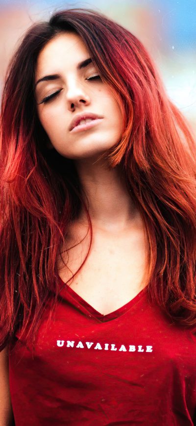 Fond d'écran iPhone Redhead Girl Tshirt Closed Eyes 4k