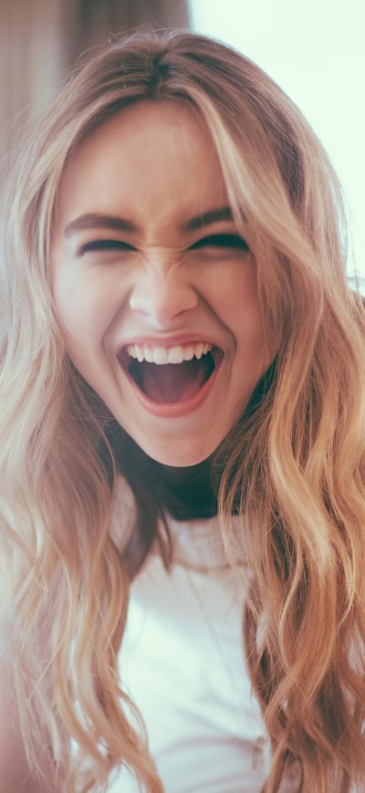 Fond d'écran iPhone Sabrina Carpenter Cute Smiling 2020 4k