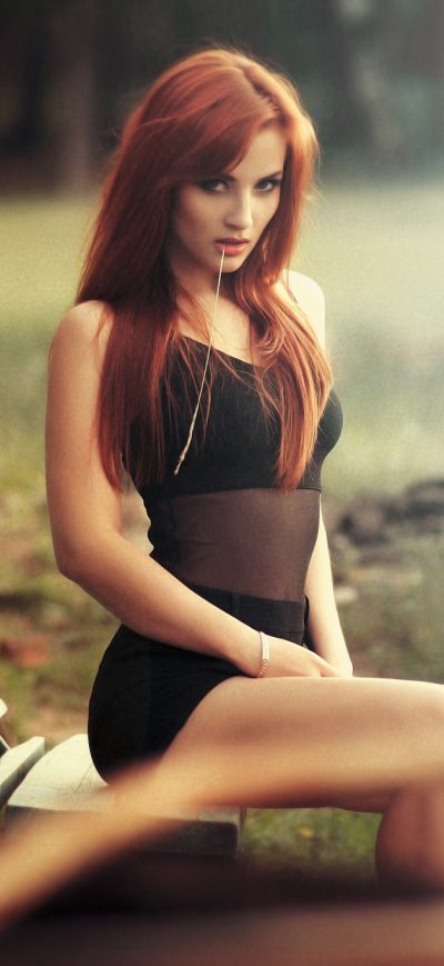 Fond d'écran iPhone Redhead Model Sitting HD