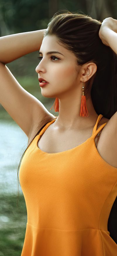 Fond d'écran iPhone Girl In Orange Dress Hands Back Hair 4k
