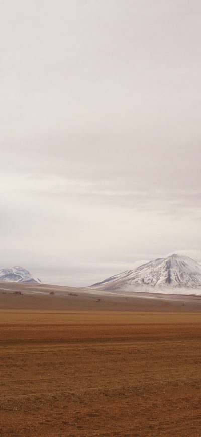 Fond d'écran iPhone Snow On A Mountain Behind The Desert