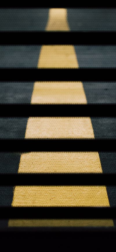 Fond d'écran iPhone Road Street Crossing Yellow Lines Abstract 5k