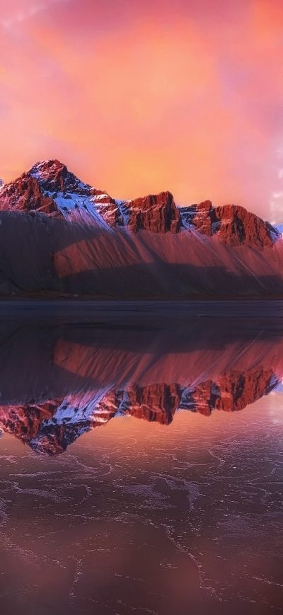 Fond d'écran iPhone Reflection Of Mountains In Water