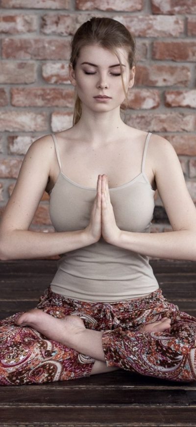Fond d'écran Irina Popova Doing Yoga sur iPhone