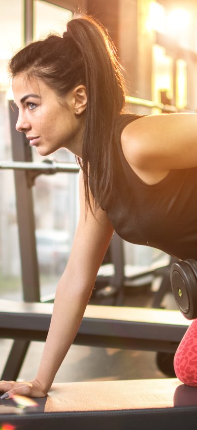 Fond d'écran iPhone Girl Sportswear Dumbbells
