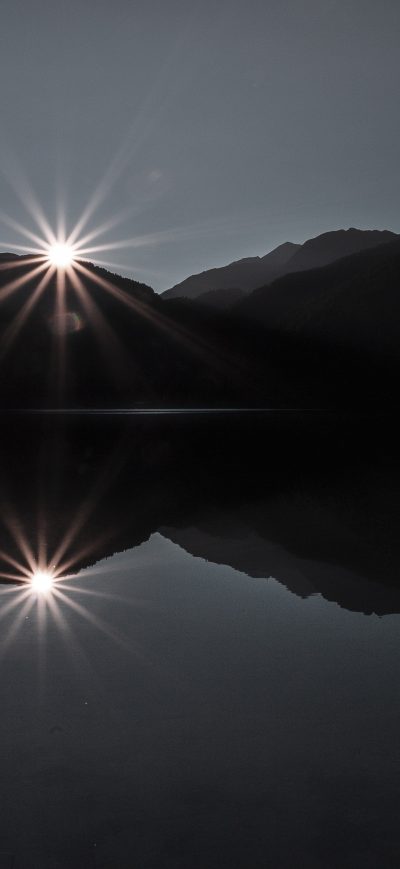 Fond d'écran iPhone Silhouette Of Mountain Near Body Of Water 4k