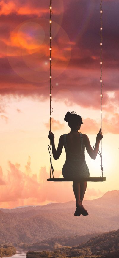 Fond d'écran iPhone Girl Swinging On Top Of World