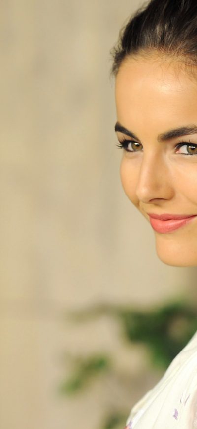 Fond d'écran iPhone Camilla Belle Smiling