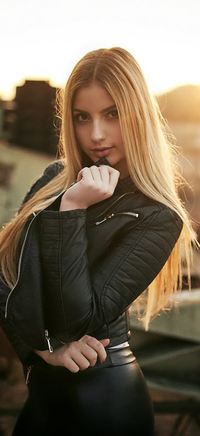 Fond d'écran iPhone Blonde Women In Leather Jacket