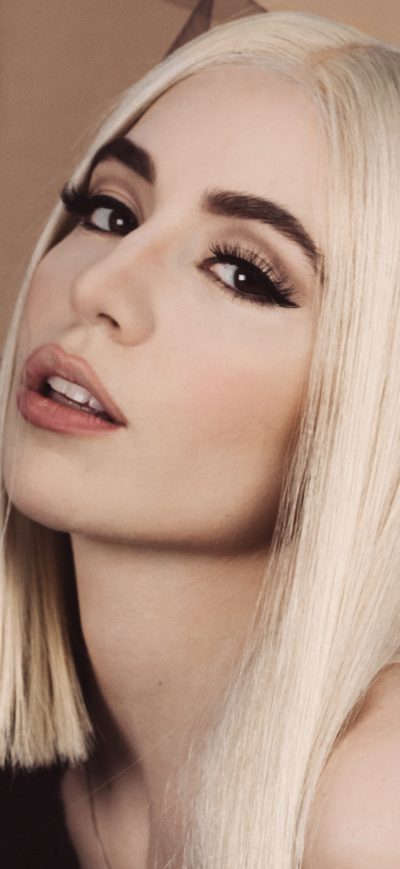 Fond d'écran Ava Max sur iPhone