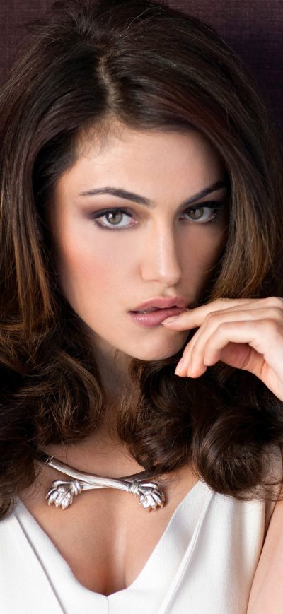 Fond d'écran iPhone Phoebe Tonkin 2