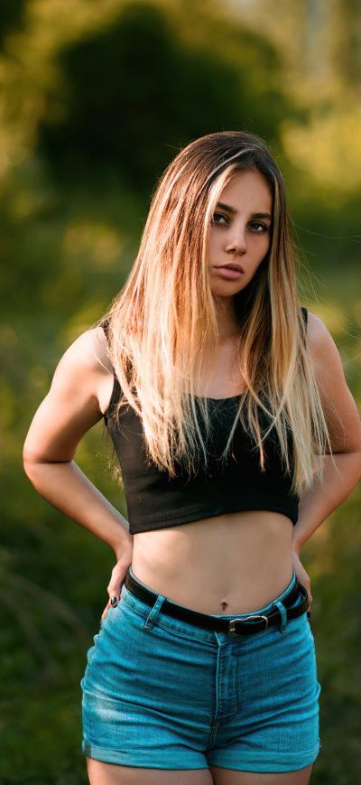 Fond d'écran iPhone Blonde Girl Depth Of Field Outdoor 4k