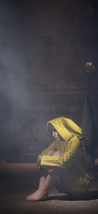Fond d'écran iPhone Little Nightmares Cosplay