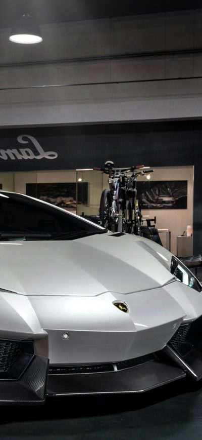 Fond d'écran iPhone Lamborghini Aventador Novitec Torado