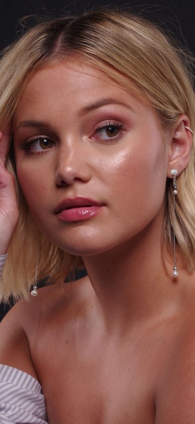 Fond d'écran iPhone Olivia Holt Comic Con 2018